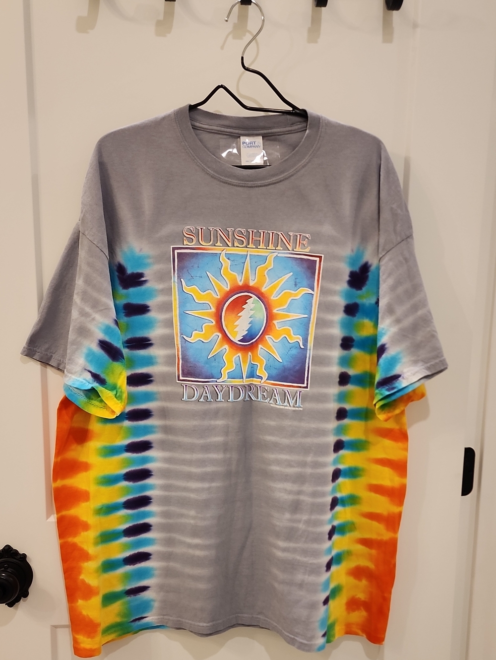 Sunshine Daydream Adult Tie-Dye Graphic Tee - Gray & Multicolor